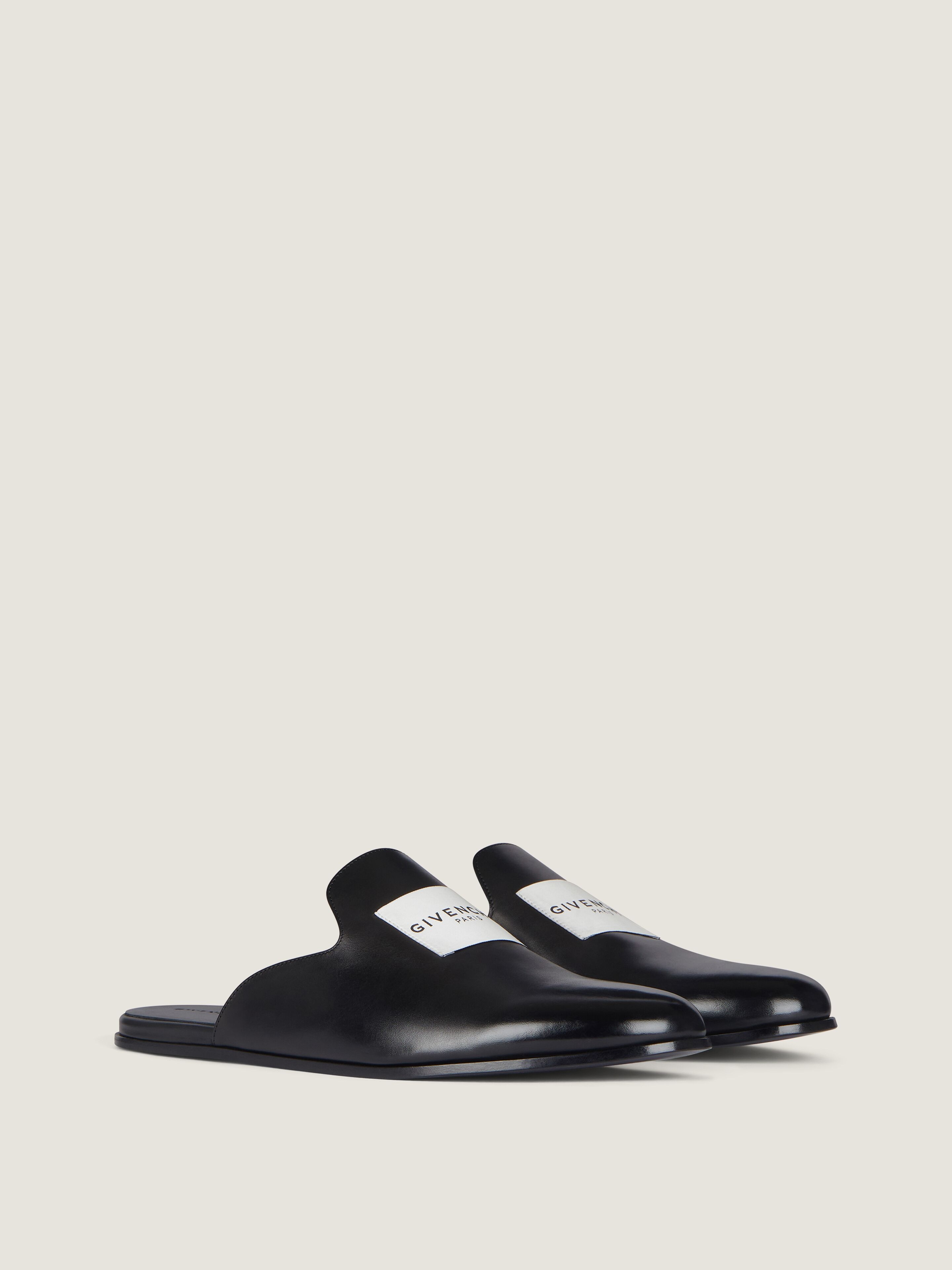 Label flat mules in leather
